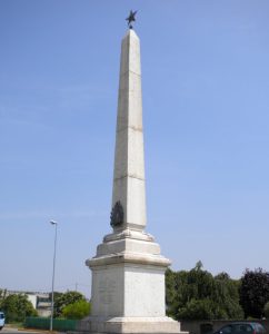 L'Obelisco, all'ingresso della città, sulla strada per Verona.